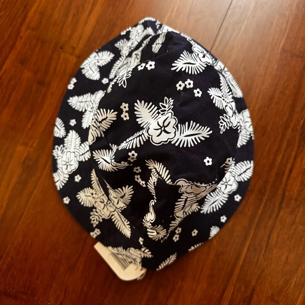 NWT Hawaiian Print Reversible 100% Cotton Bucket Hat Navy White Floral Beach